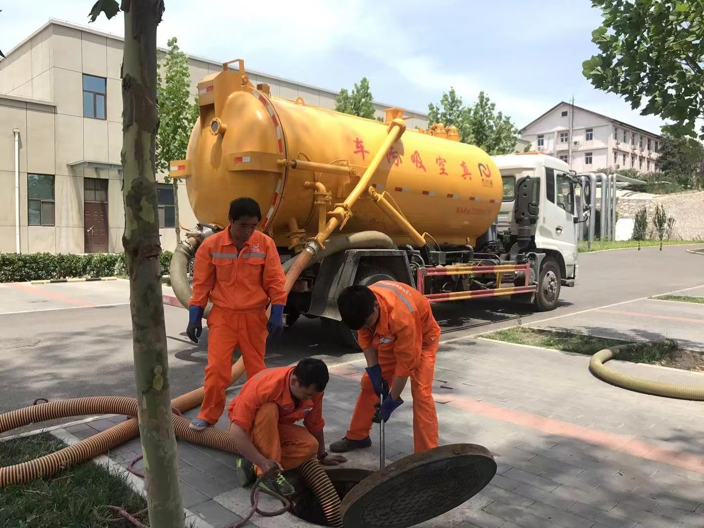 济南化粪池清理与5-8吨吸粪车施工效率分析